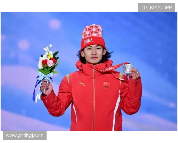 苏翊鸣夺金泪洒领奖台 妈妈送上生日祝福