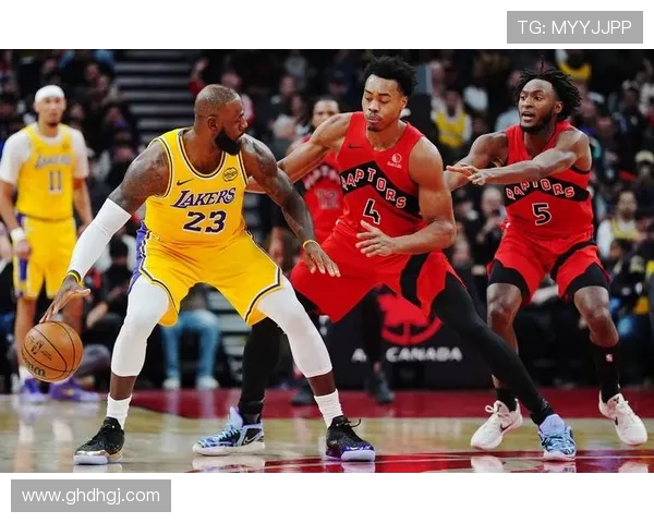 [NBA]詹姆斯突破分球 里夫斯三分打停对手.